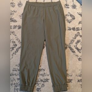 Nike Dri-FIT Men’s Standard Fit Jogger Pants Size M Olive Green Athletic